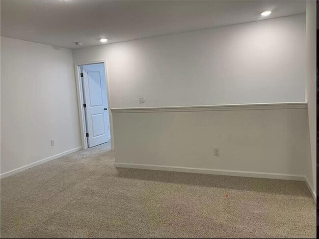 Building Photo - 6050 Sanford Pl