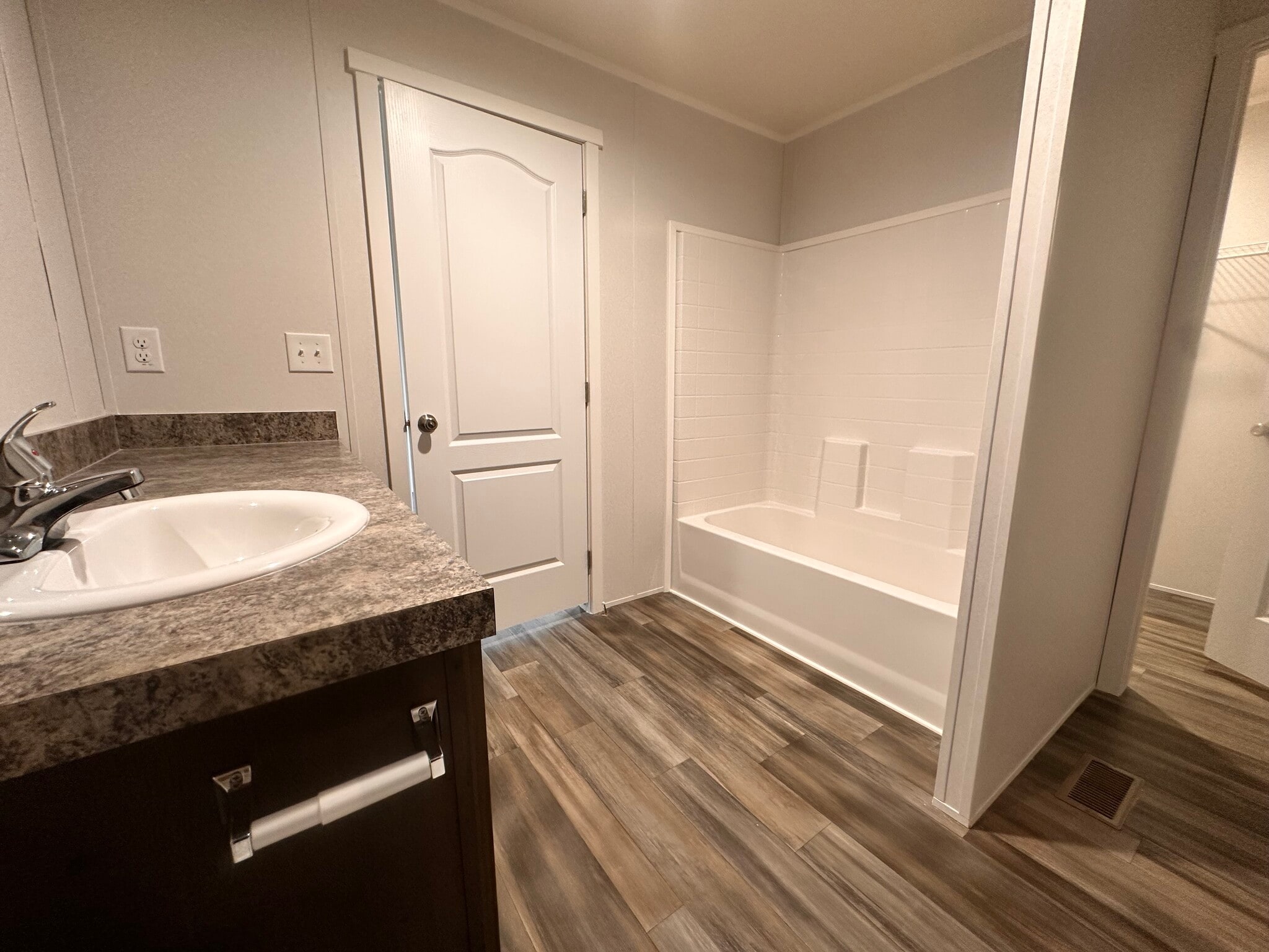 Building Photo - 34 Jubilee St