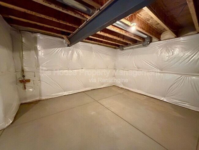 Building Photo - 2640 Brookstone Dr