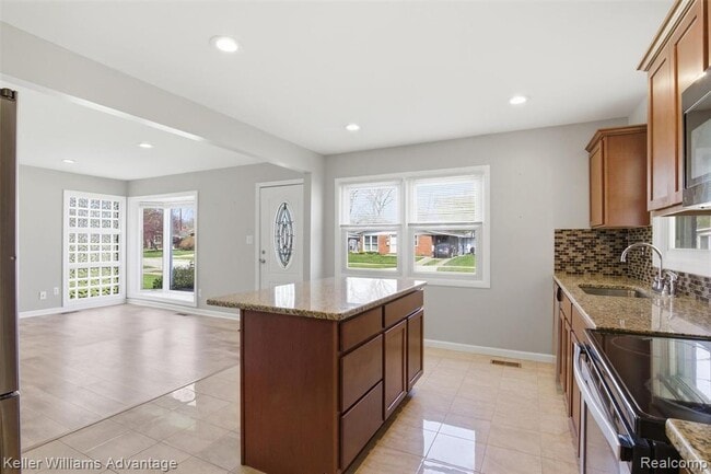 Building Photo - 7435 Lathers St