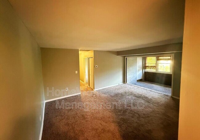 Building Photo - 9633 White Acre Rd