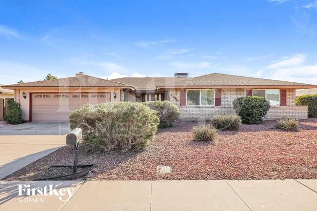 Building Photo - 4845 W Las Palmaritas Dr