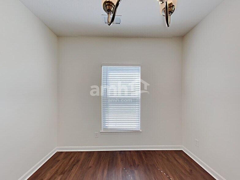 Building Photo - 1668 Comanche Run