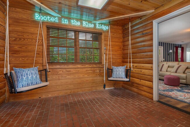 Building Photo - 2224 Brevard Rd