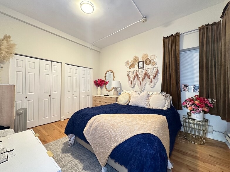 Building Photo - 918 Green Bay Rd