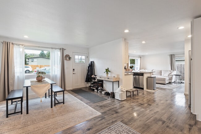 Building Photo - 4817 N Vassault Dr