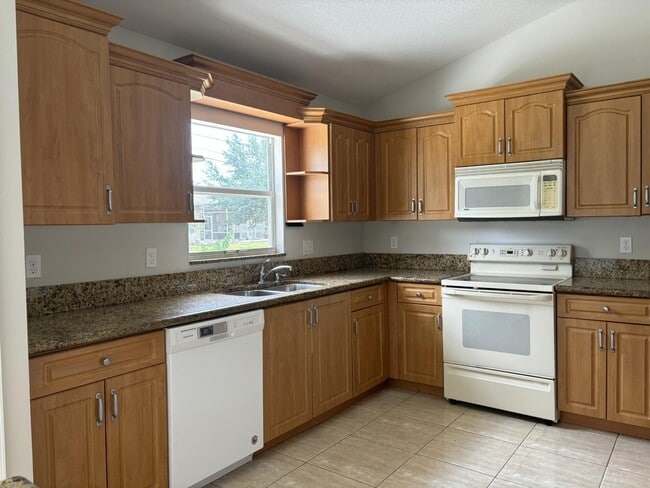 Building Photo - 1341 SW Oriole Ln