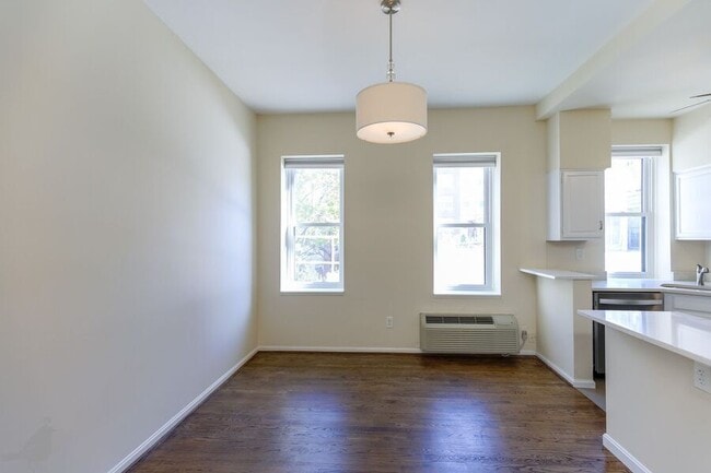 Building Photo - 1843 Mintwood Pl NW