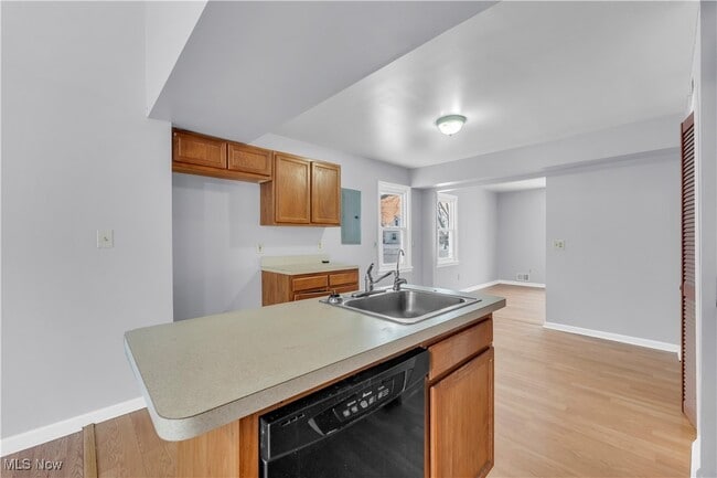 Building Photo - 369 E 232nd St