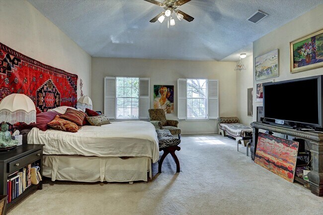Building Photo - 2125 Bering Dr