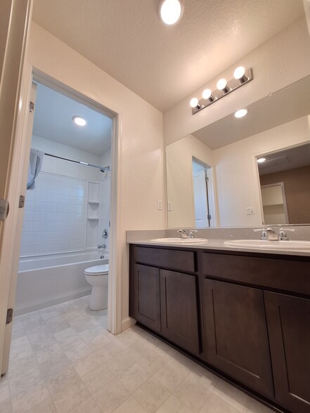 Building Photo - 4335 Ibiza Island Way
