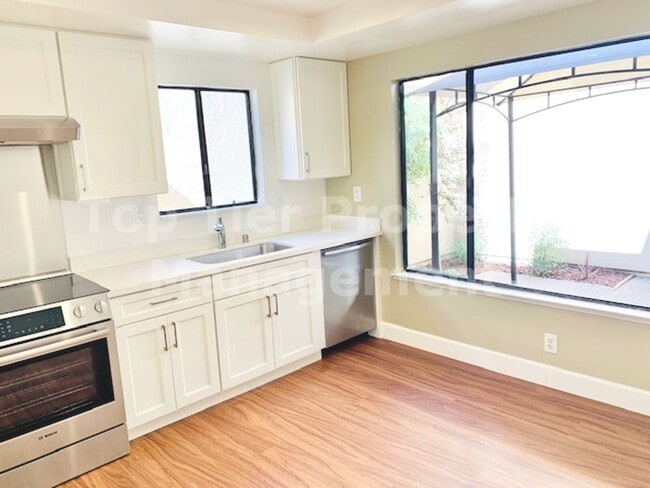 Building Photo - Beautifully updated 2 Bd/2 Ba, 1500 sf Walnut Creek Townhouse in desirable Rancho Dorado HOA avai...