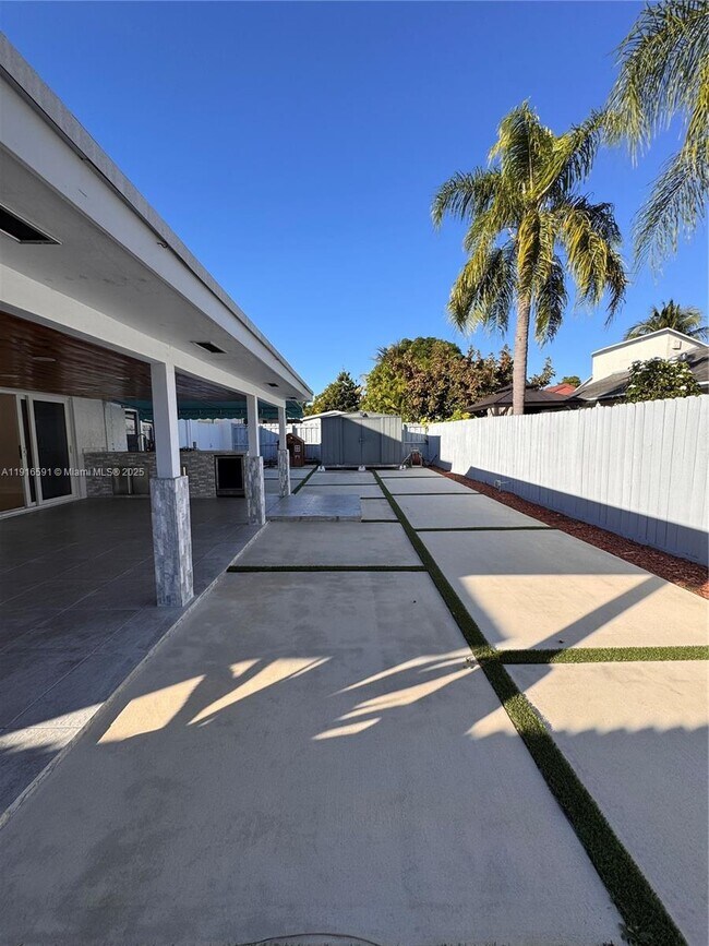 Building Photo - 20521 SW 125th Ave