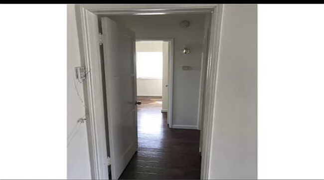 Building Photo - 9134 S Manhattan Pl