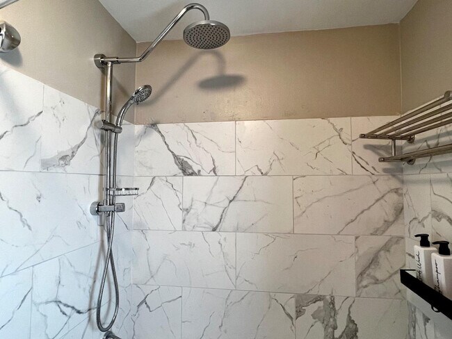 Building Photo - 1509 Clark St