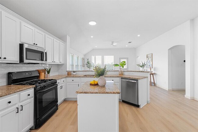 Building Photo - 11704 Long Rifle Cove
