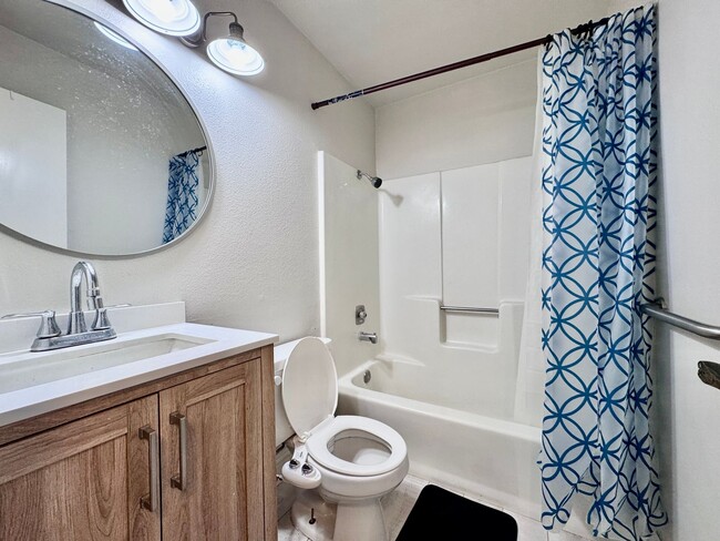 Building Photo - NOW AVAILABLE - 4 BED, 3 BATH, 2 CAR GARAG...