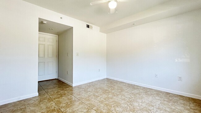 Building Photo - 191 SW Palm Dr