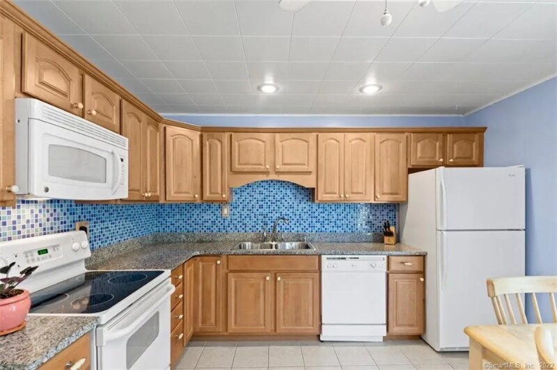 Building Photo - 8 Indian Field Rd