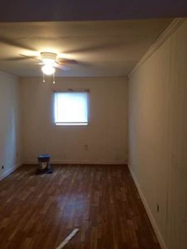 Building Photo - Spacious 4 bed 2 bath House in Church Hill