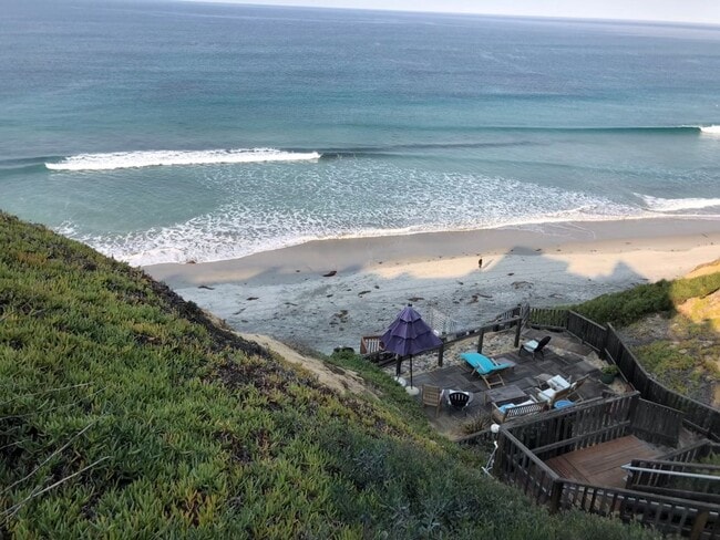 Building Photo - Fully Furnished Townhouse in the oceanfron...