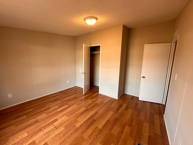 Building Photo - 113 Willow St