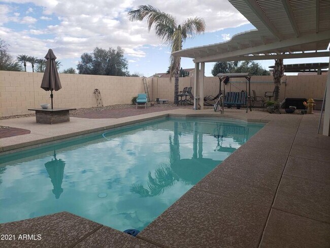 Building Photo - PebbleCreek 2 Bed/2.5 Bath Furnished Home - Resort-Style Living at Its Best!