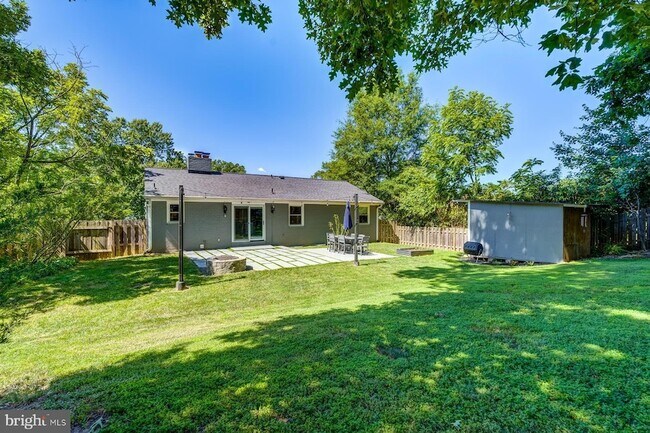 Building Photo - 7806 Jansen Dr