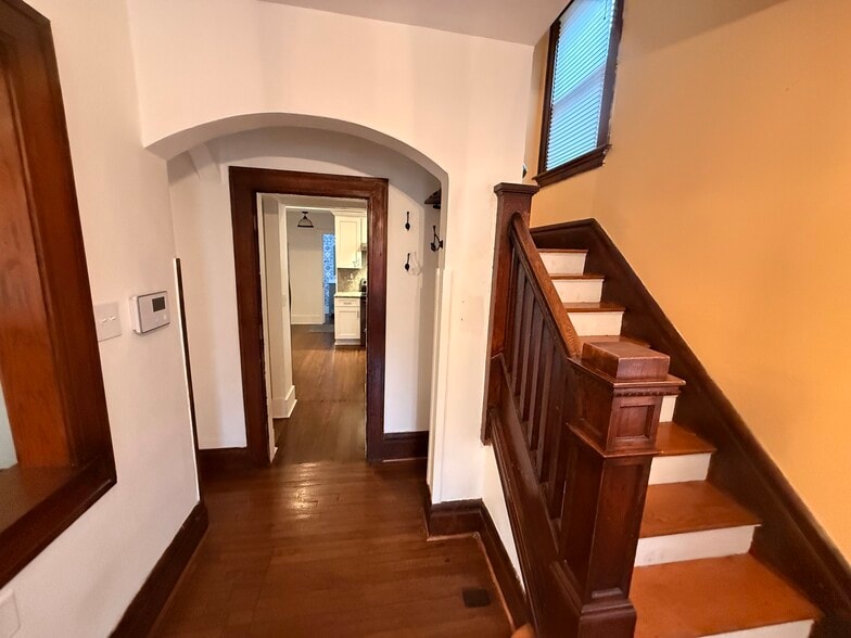 Building Photo - 675 Linwood Ave