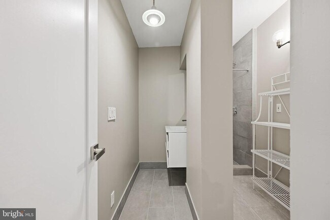 Building Photo - 1419 Wisconsin Ave NW