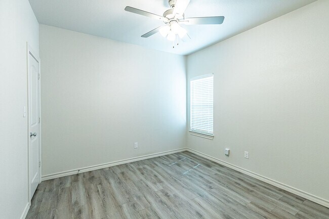 Building Photo - PRE-LEASING FOR SUMMER! - 3 Bedroom 2 Bath...