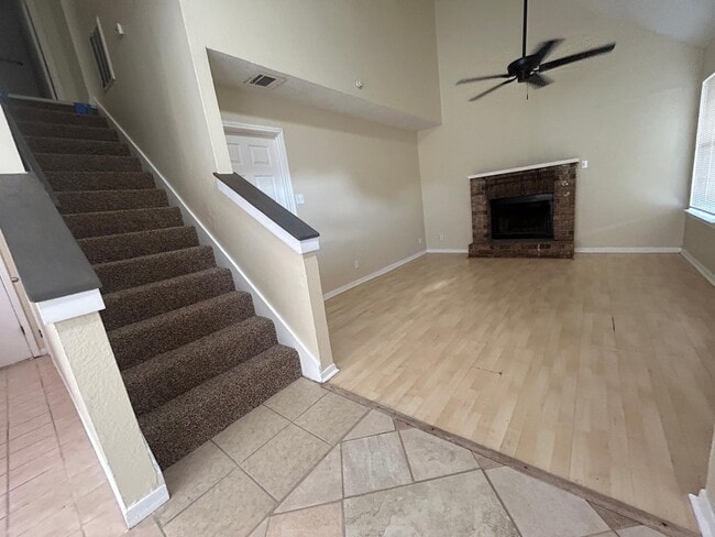 Building Photo - 2122 Lazy Ridge Dr