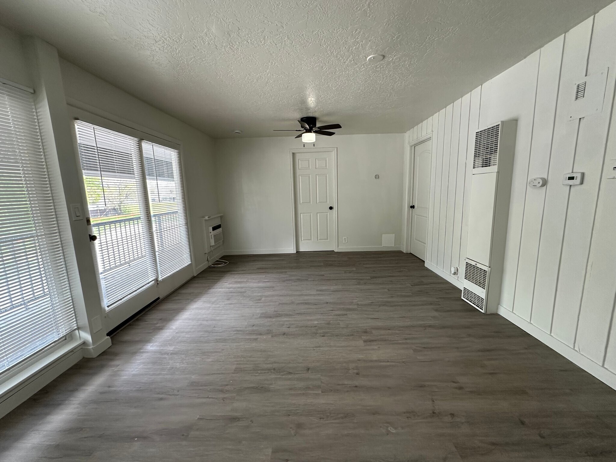 Building Photo - 951 N Redwood Rd