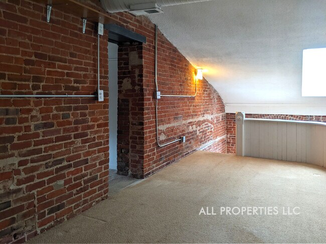 Building Photo - 3233 Osage St