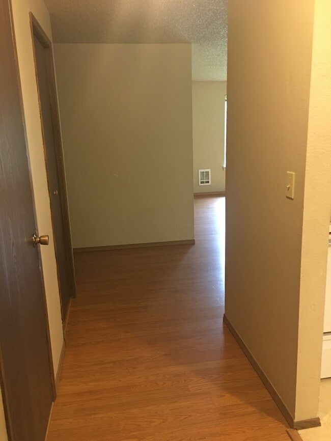 Building Photo - Charming Pet-Friendly Junction City Home with Yard & Garage