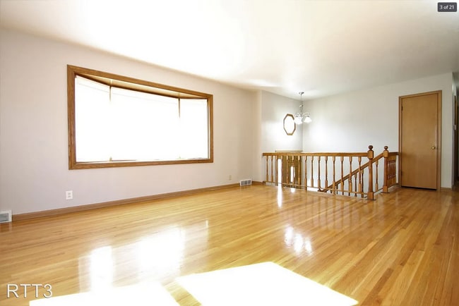 Building Photo - 4 Bedroom / 3 Bath Home off of 72nd and Gr...