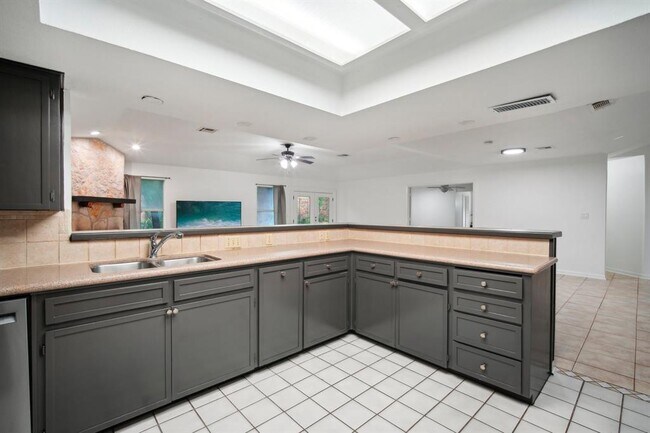 Building Photo - 3106 E Palm Valley Blvd