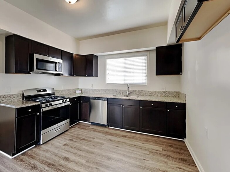 Building Photo - 426 Nueces Spring