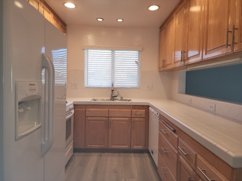 Building Photo - 24613 Falena Ave