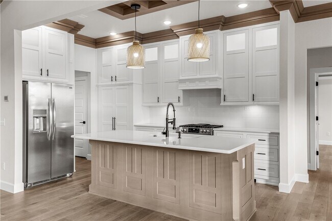 Building Photo - 701 Bronco St