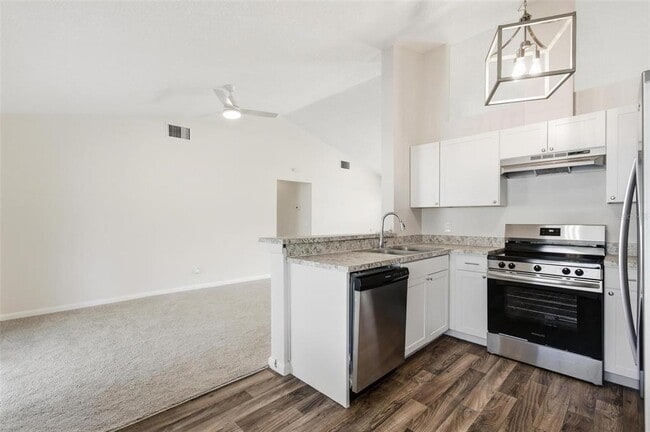 Building Photo - 8 Blakeport Ln