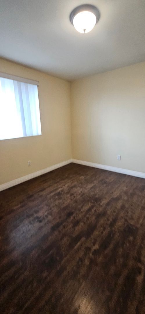 Building Photo - 75(611)