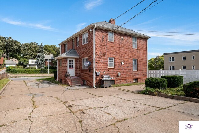 Building Photo - 3825 Cuming St
