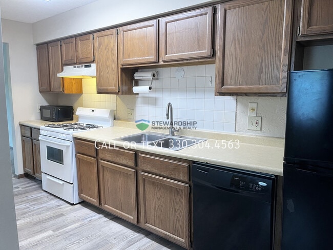 Building Photo - 931 Trimble Dr