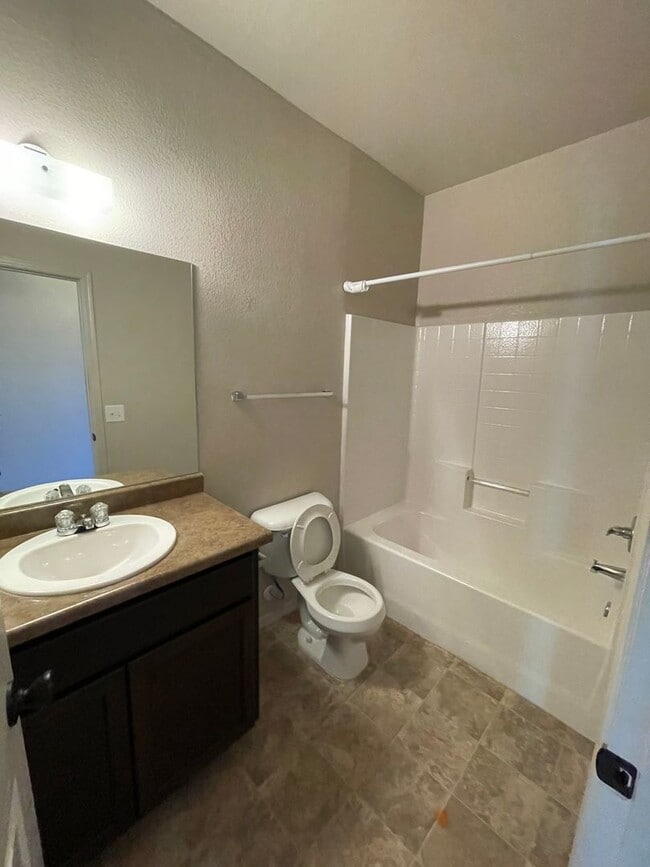 Building Photo - El Dorado Condo Available for RENT