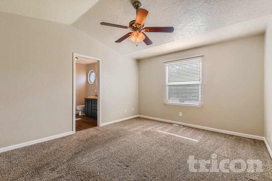 Building Photo - 115 N 42nd Ave