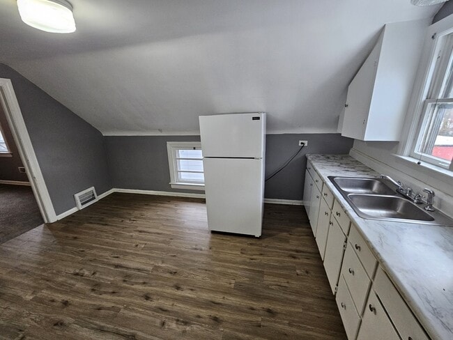 Building Photo - 3336 W 54th St