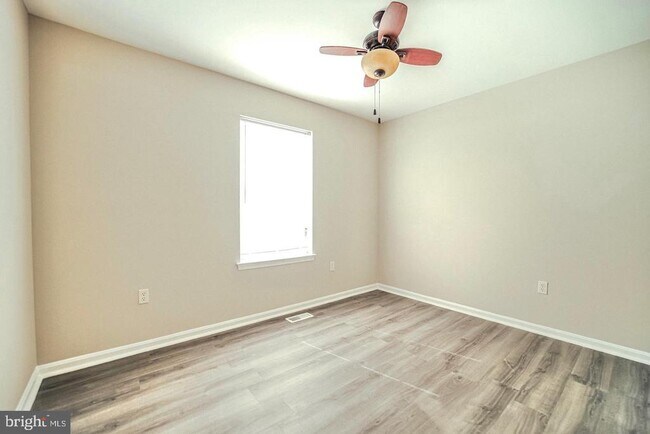 Building Photo - 5702 Cambridge Dr