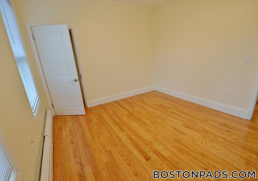 Building Photo - 35 Brookline St