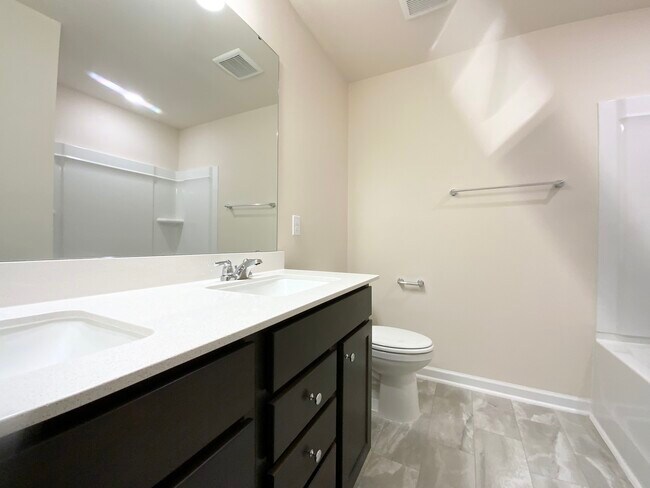 Building Photo - 836 Falls Grove Trl